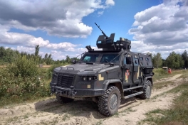 Козак-2М1», створений для потреб Десантно-штурмових військ та Сил  спеціальних операцій, у 2021-му замінить бронеавтомобіль «Козак-2» –  АрміяInform
